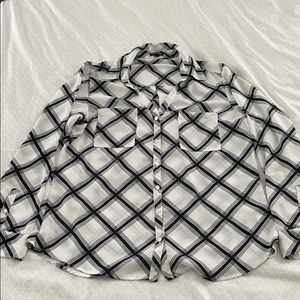 ♦️ 3 for $15 ♦️Black and white blouse